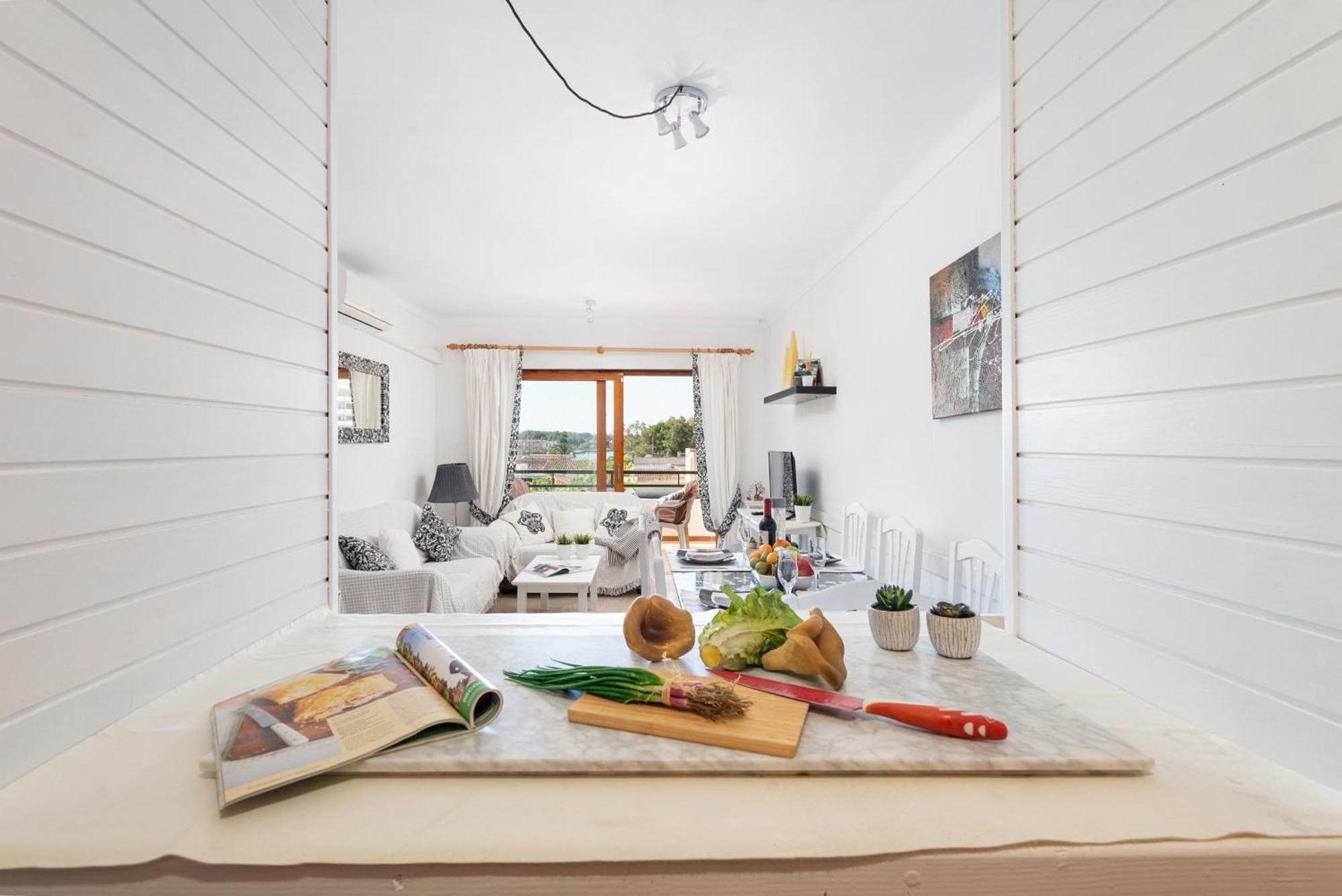 Apartment New Sol With Sea Views And Balcony By Bebreeze