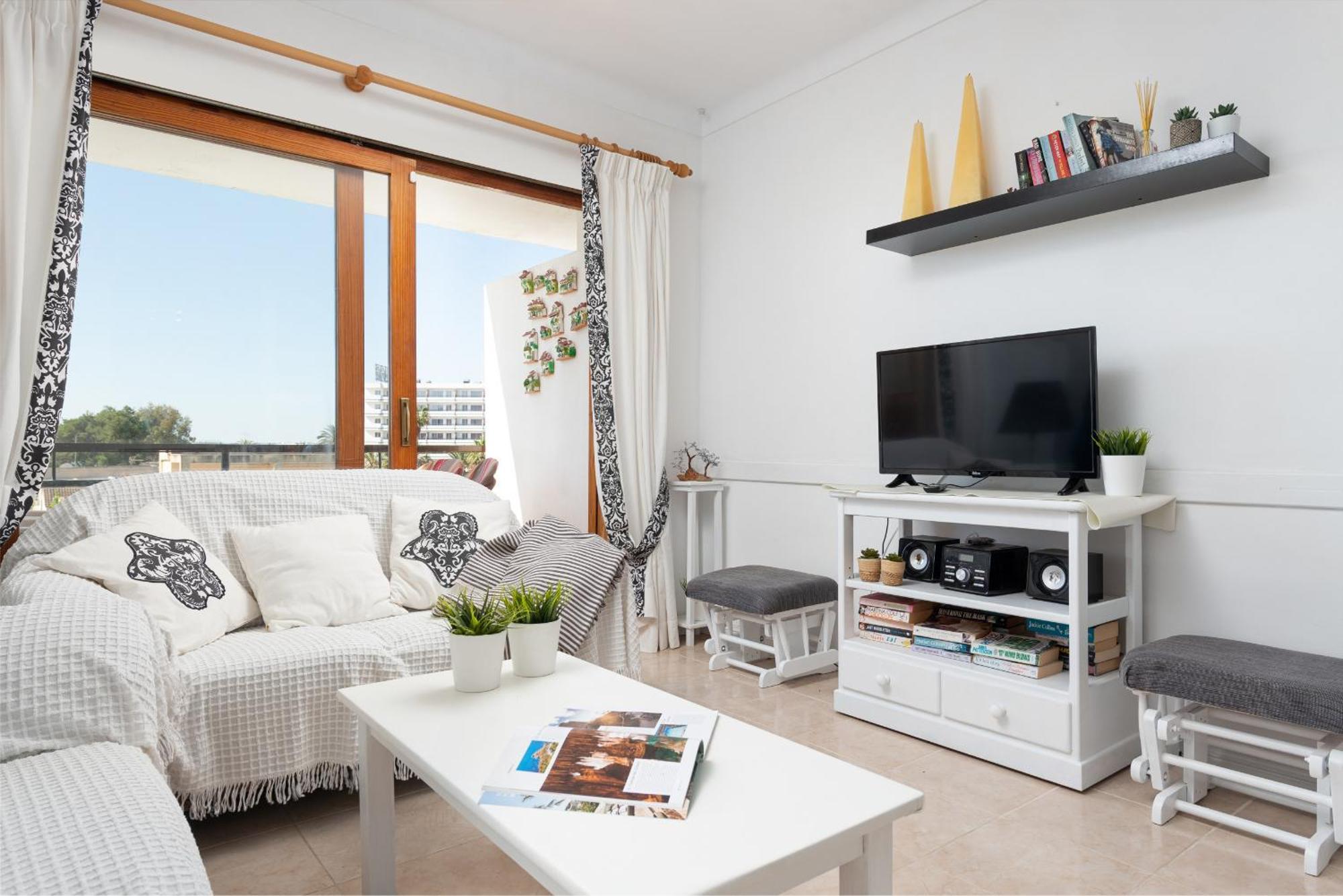 Apartment New Sol With Sea Views And Balcony By Bebreeze